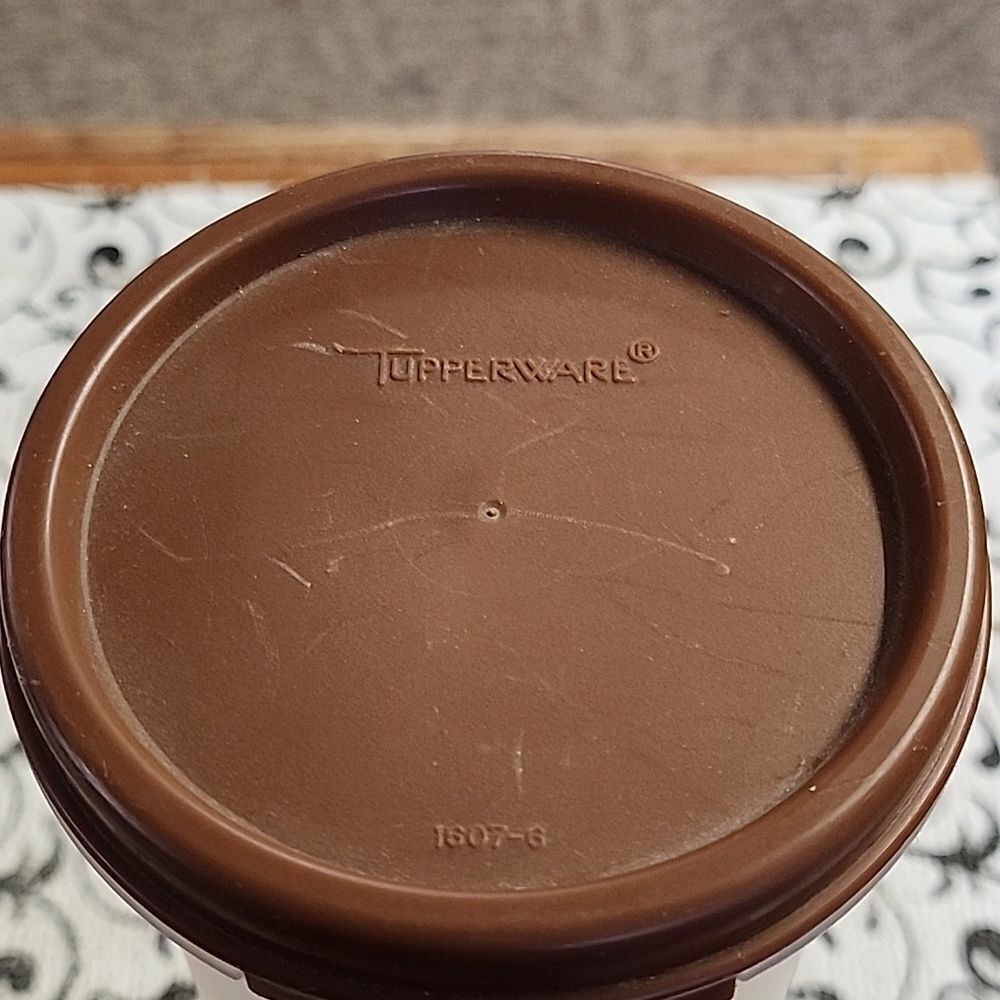 Vintage Tupperware Spaghetti Keeper - Picture 2 of 4